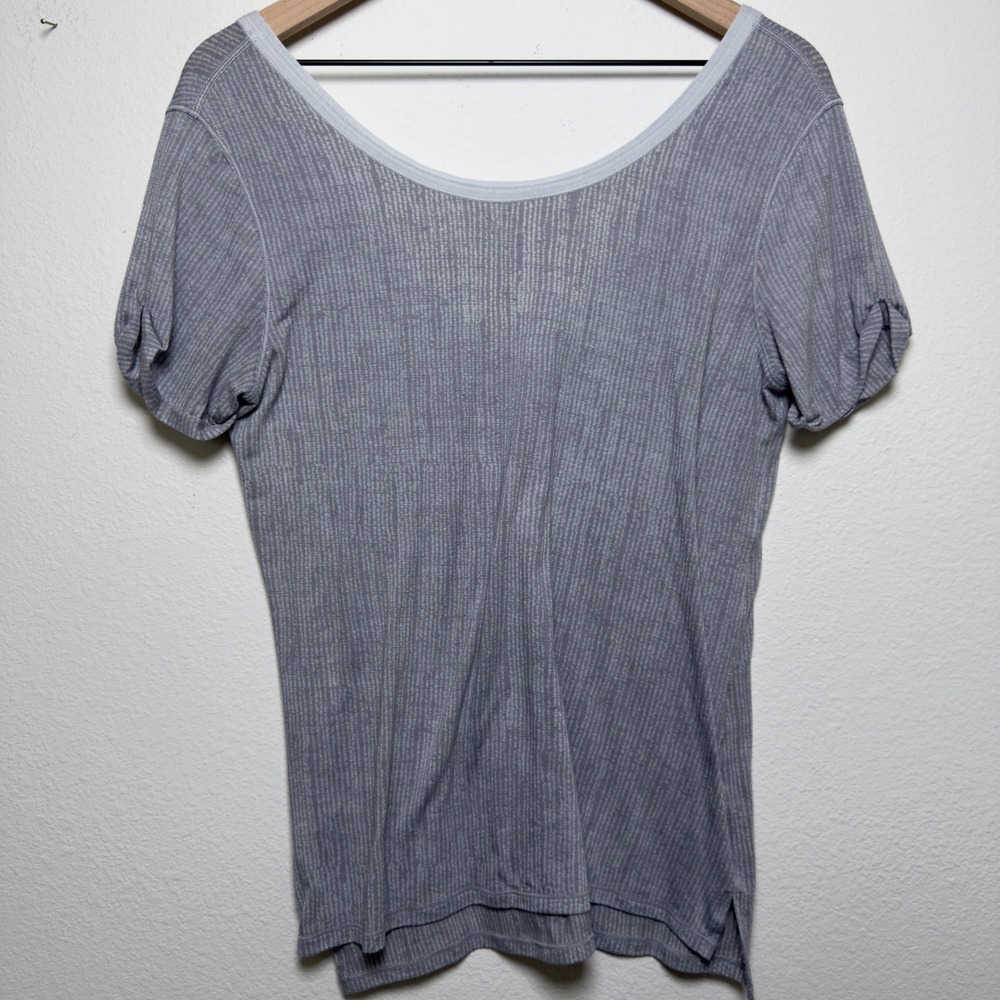 Lululemon Women Top‎ 8 Grey Short Sleeve V-Neck Scoop Neck Tee Casual